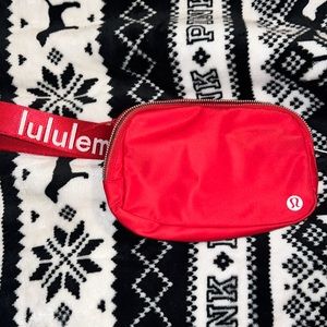 lulu lemon belt bag